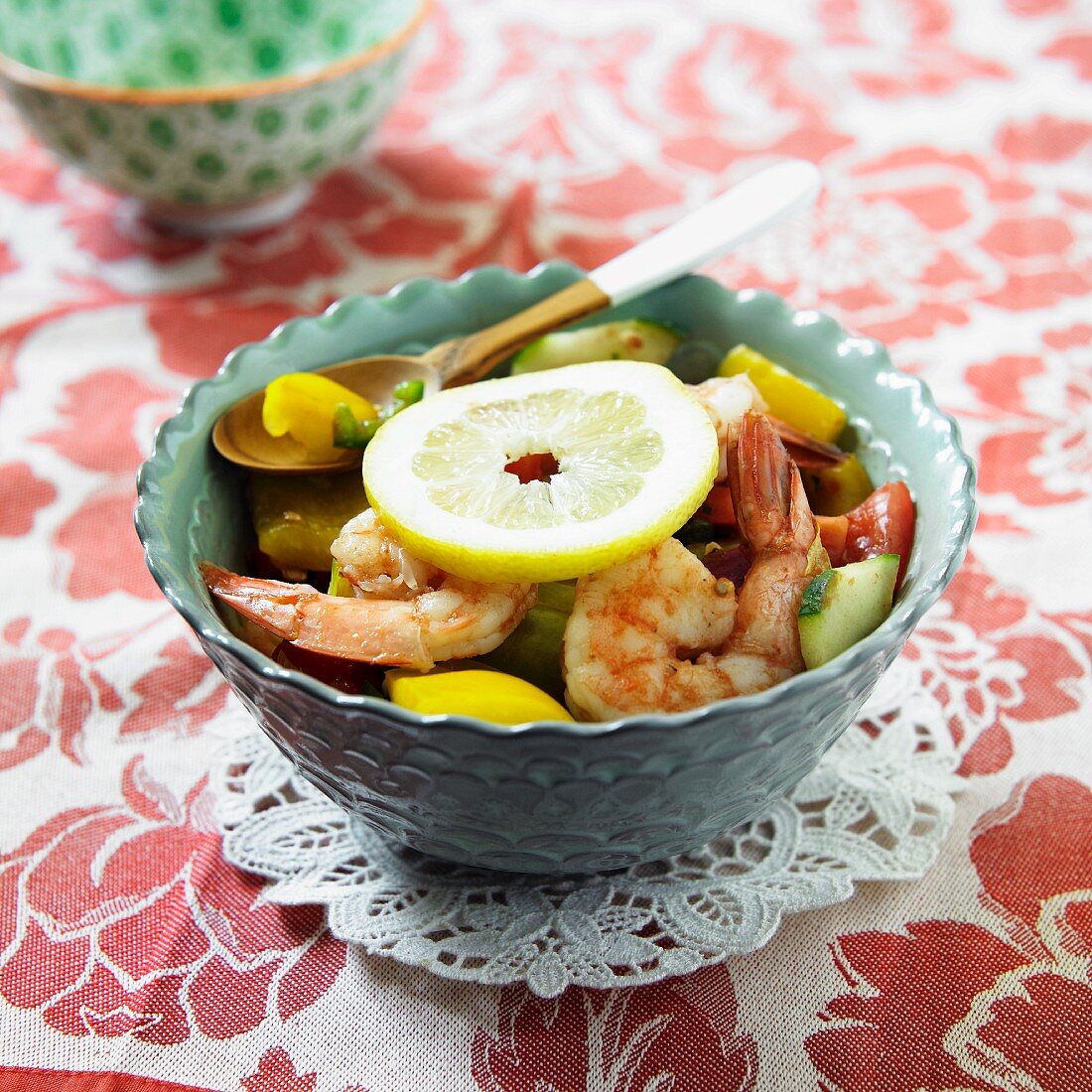 Garnelensalat mit Paprika, Gurke & Tomate