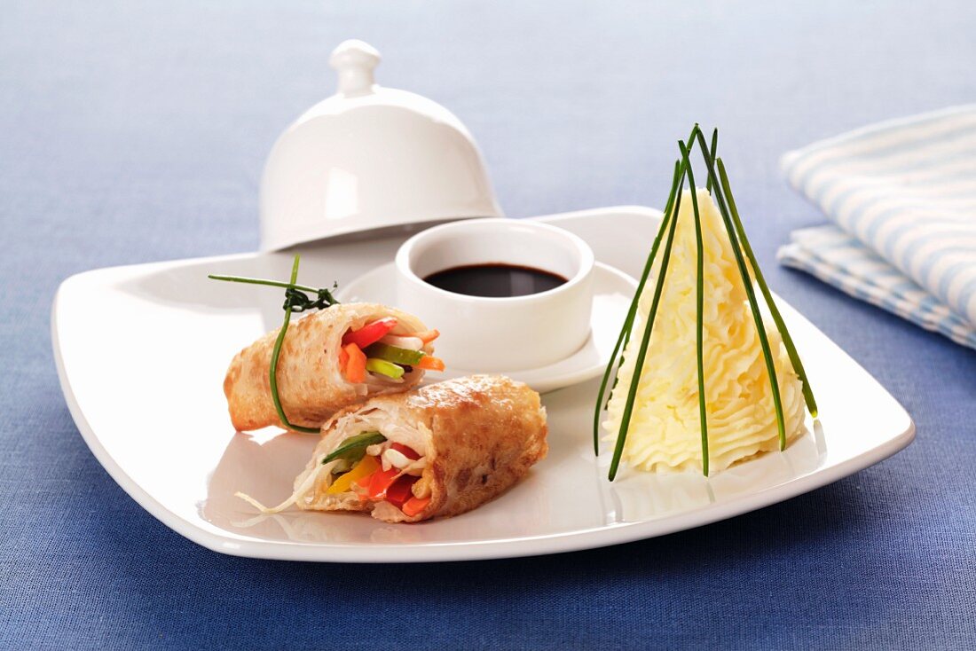 Spring rolls with soy sauce