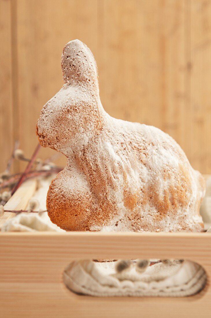 Gebackener Osterhase mit Puderzucker