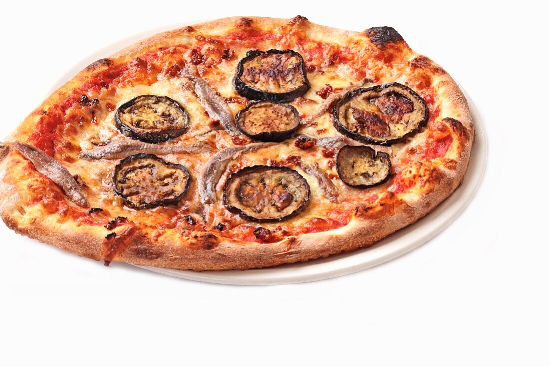 An aubergine and anchovy pizza