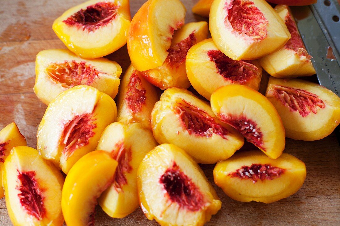 Peeled peaches cut into wedges