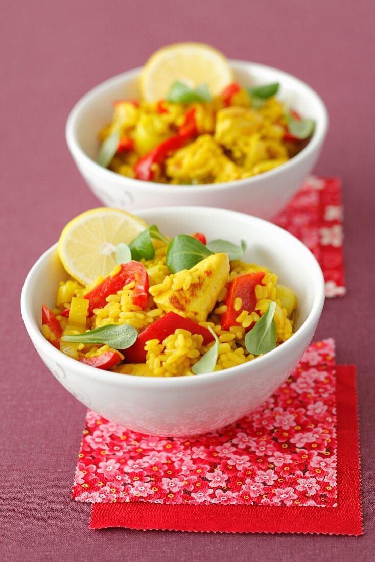 Curry risotto with chicken, leek and peppers