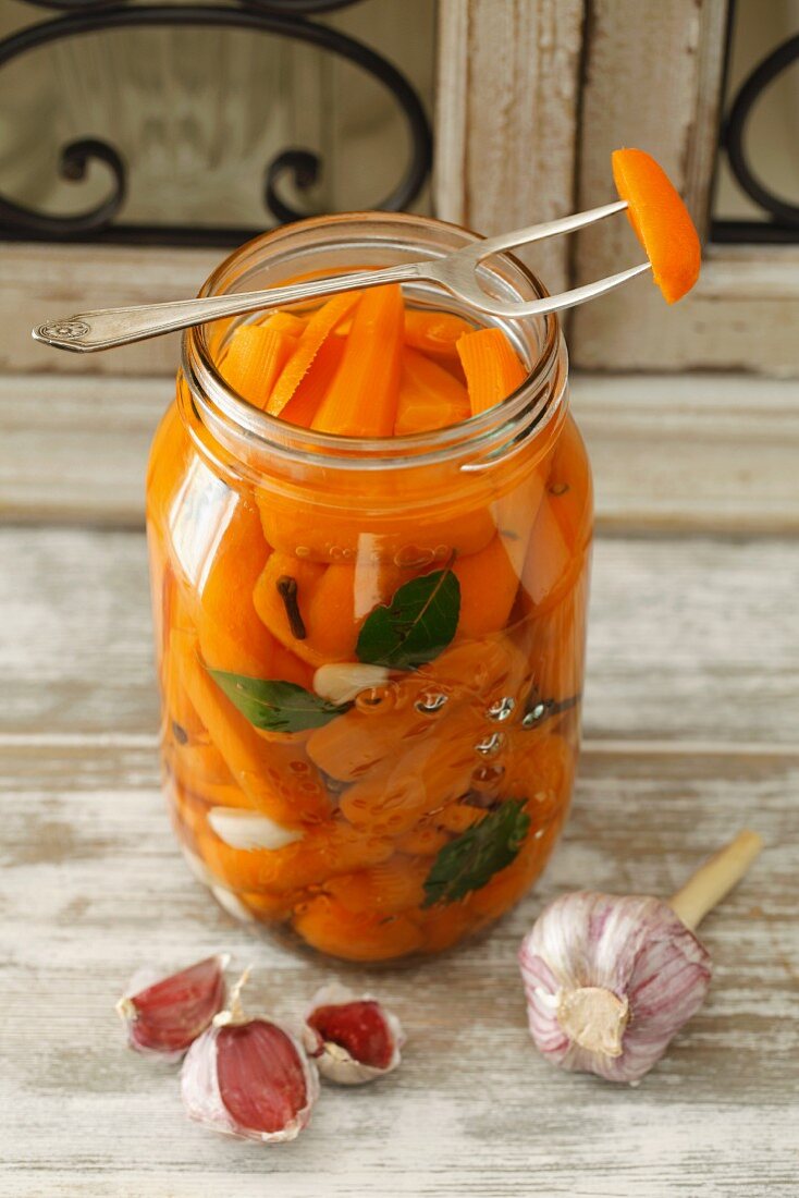 Carrots preserved in vinegar