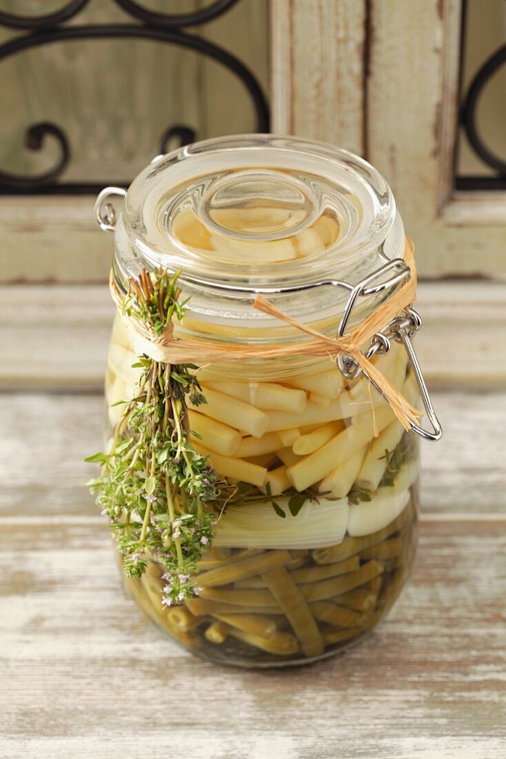 Green and yellow beans in vinegar