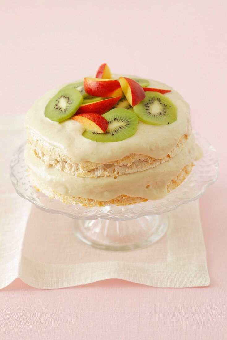 Meringue with white chocolate, halwa cream and fruit