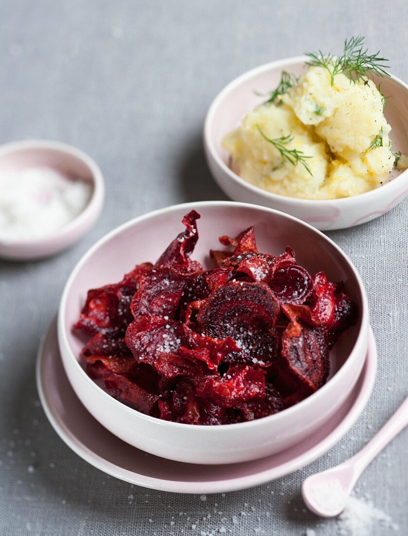 Beetroot chips and mashed potatoes