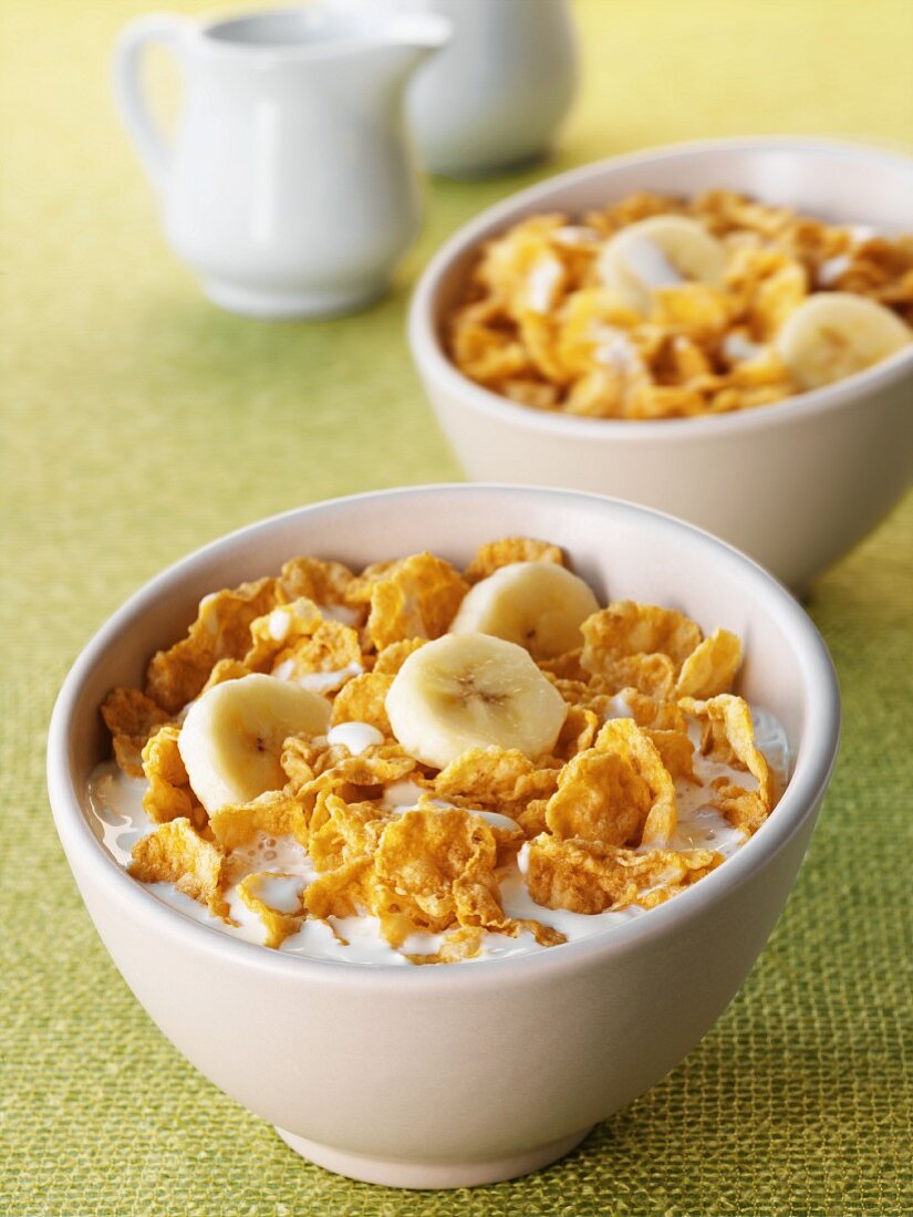 Cornflakes with milk and banana