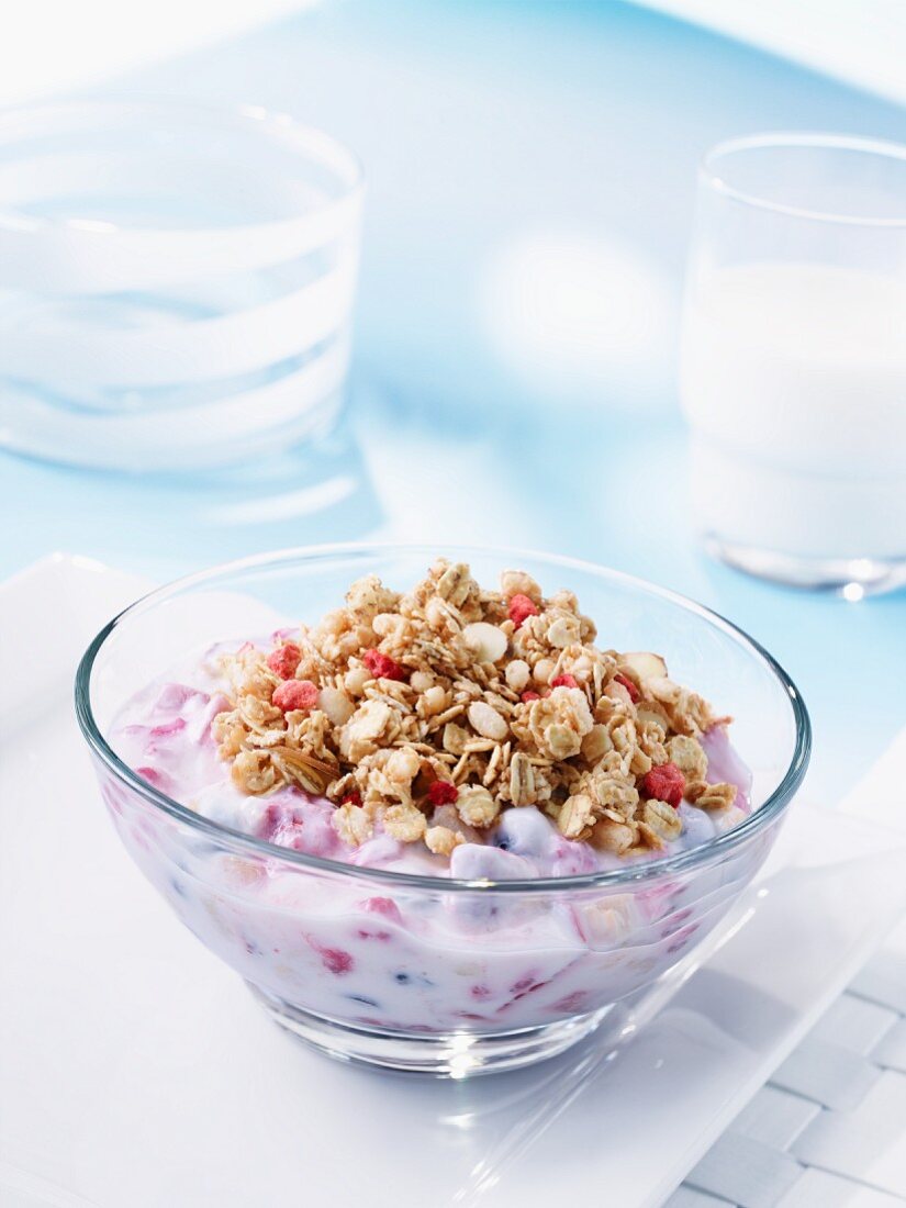 Strawberry and banana muesli with milk