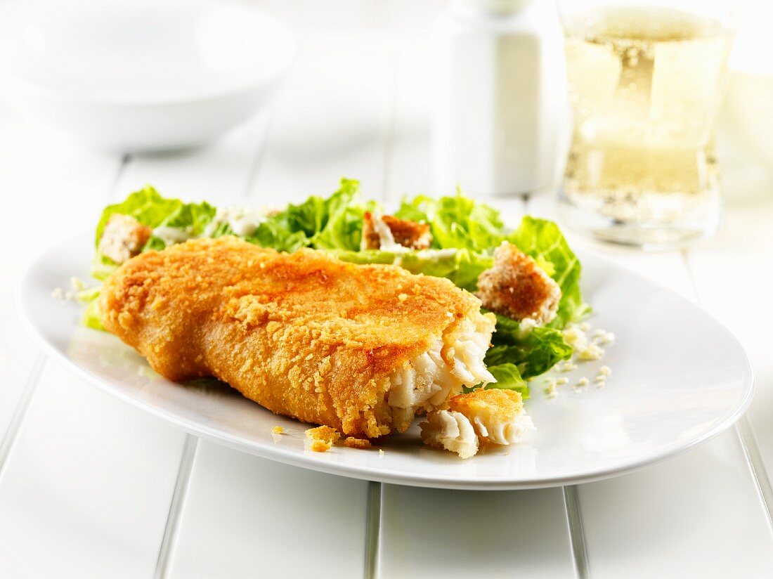 Panierter Schellfisch mit Salat