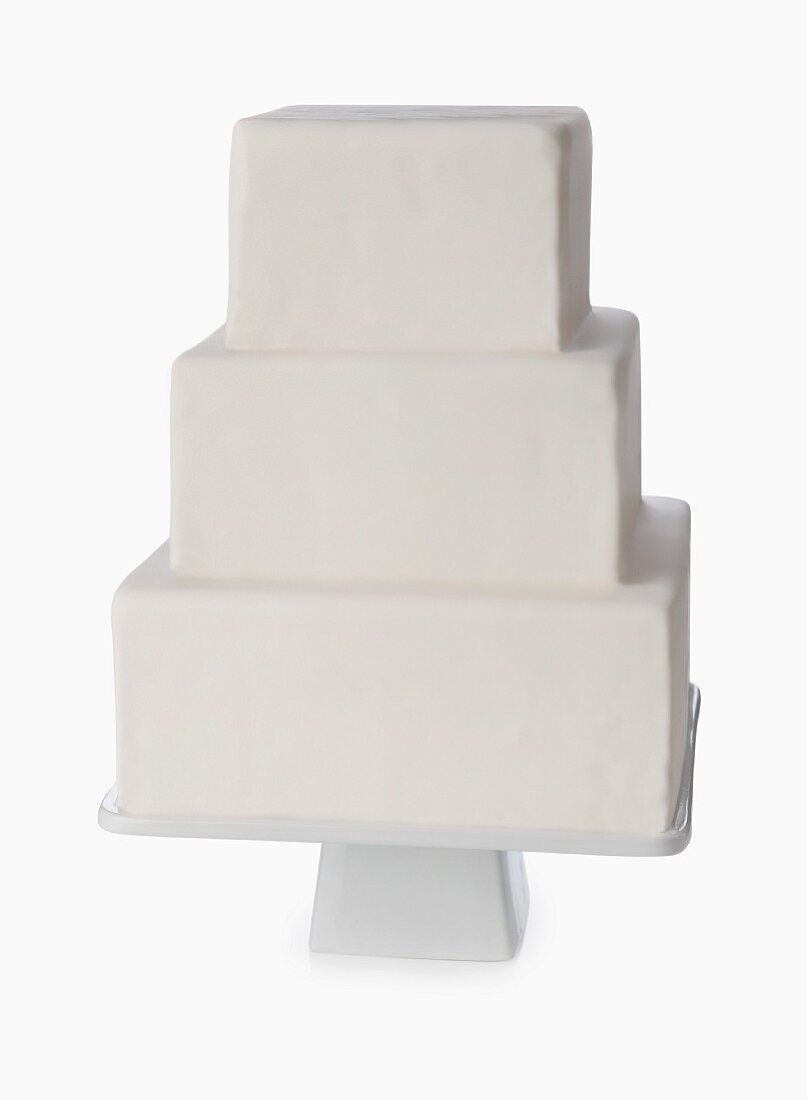 Dreistöckige weiße Torte