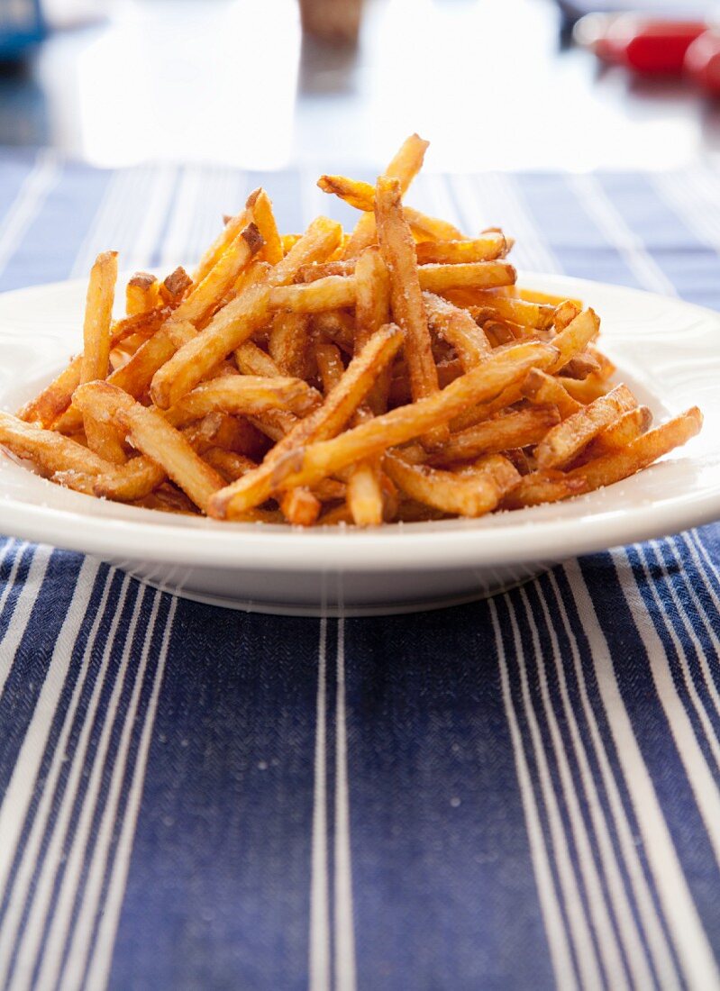 Pommes frites in einer Schale