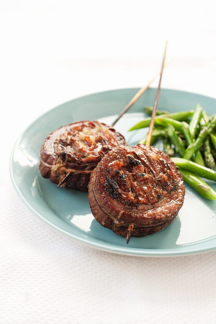 Gegrillte gefüllte Lendensteakrouladen