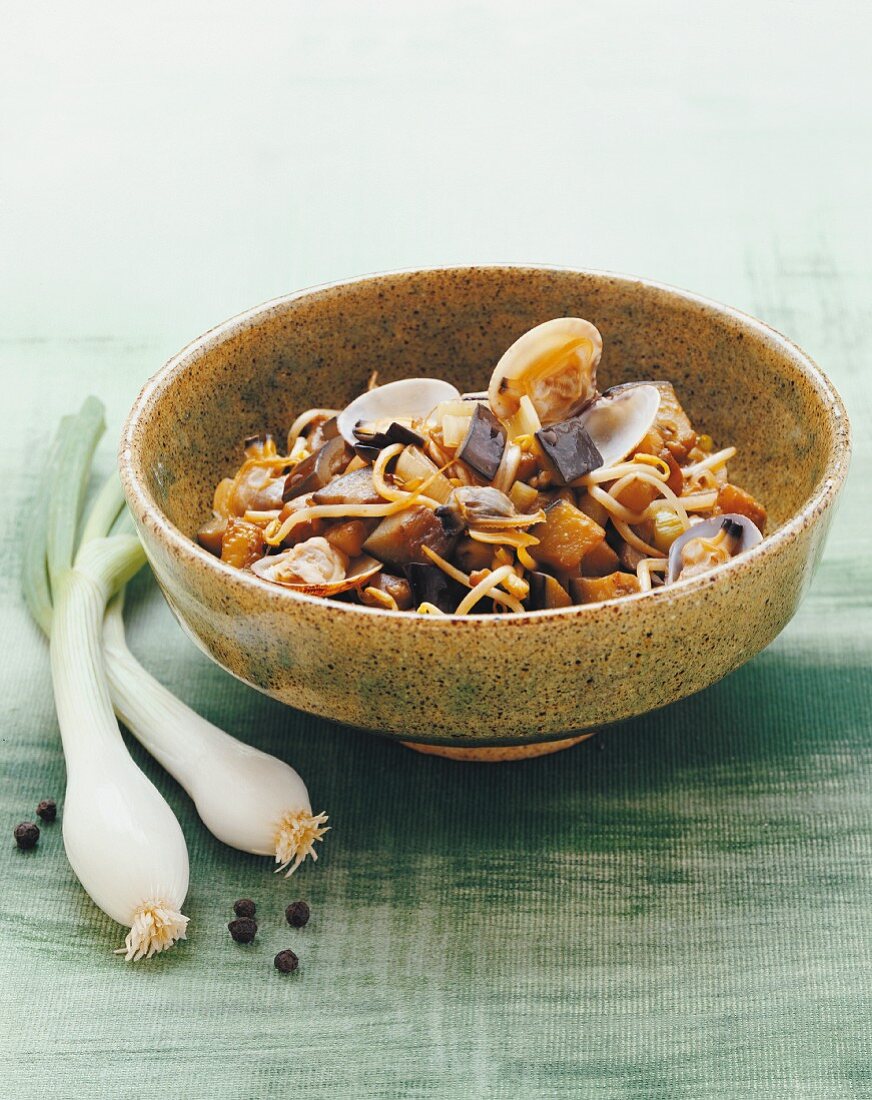 Melanzane alle vongole (aubergines with Venus clams)