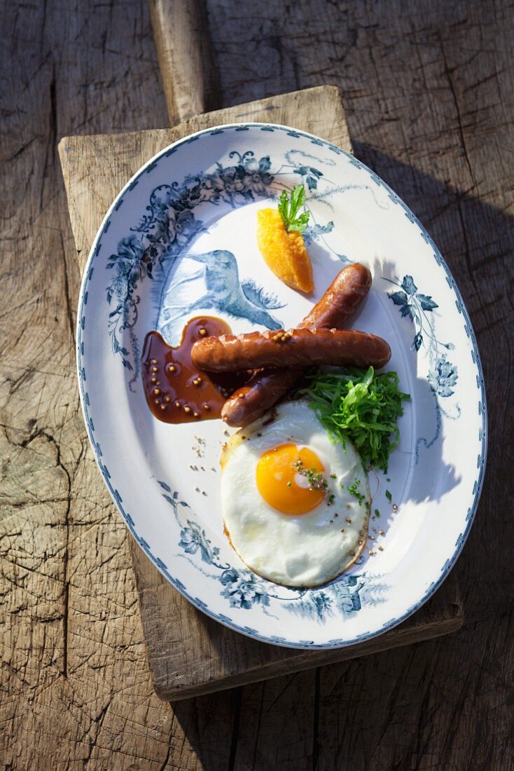 Venison sausages with fried egg