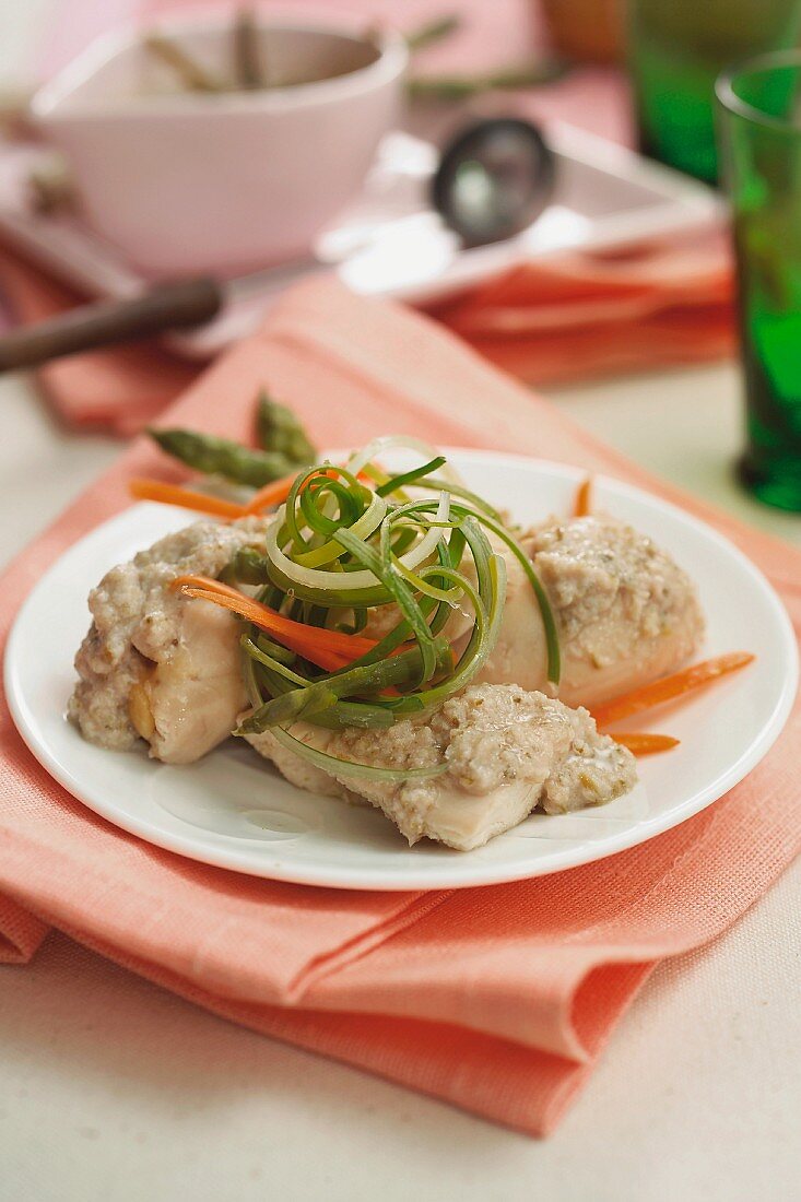 Petto di pollo tonnato (Hähnchenbrust mit Thunfischsauce)