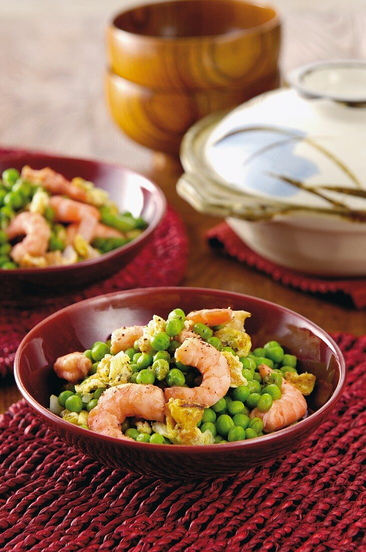 Prawns with peas and scrambled egg