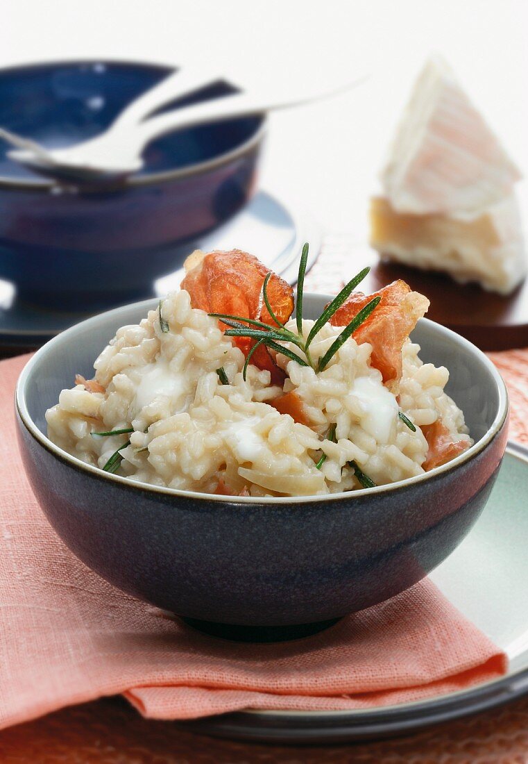 Risotto con lo speck (risotto with bacon, cheese and rosemary)