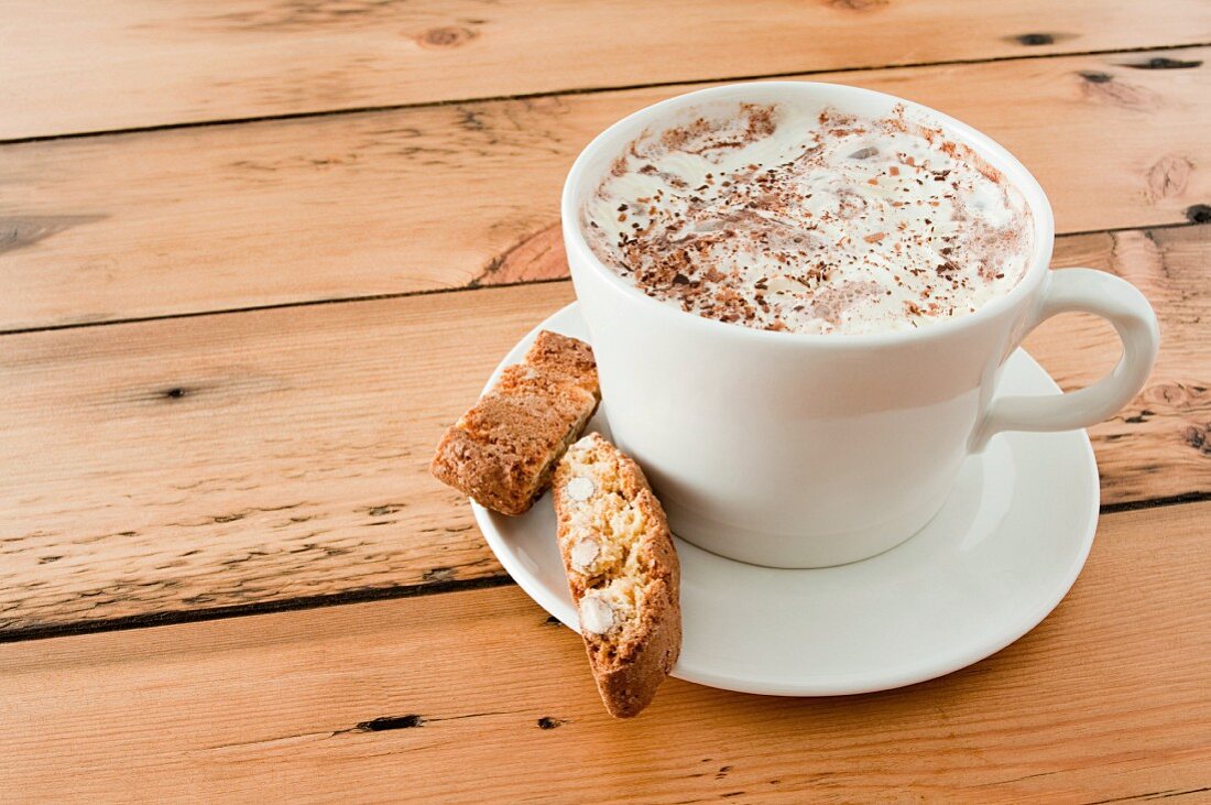 Cappuccino und Cantucci