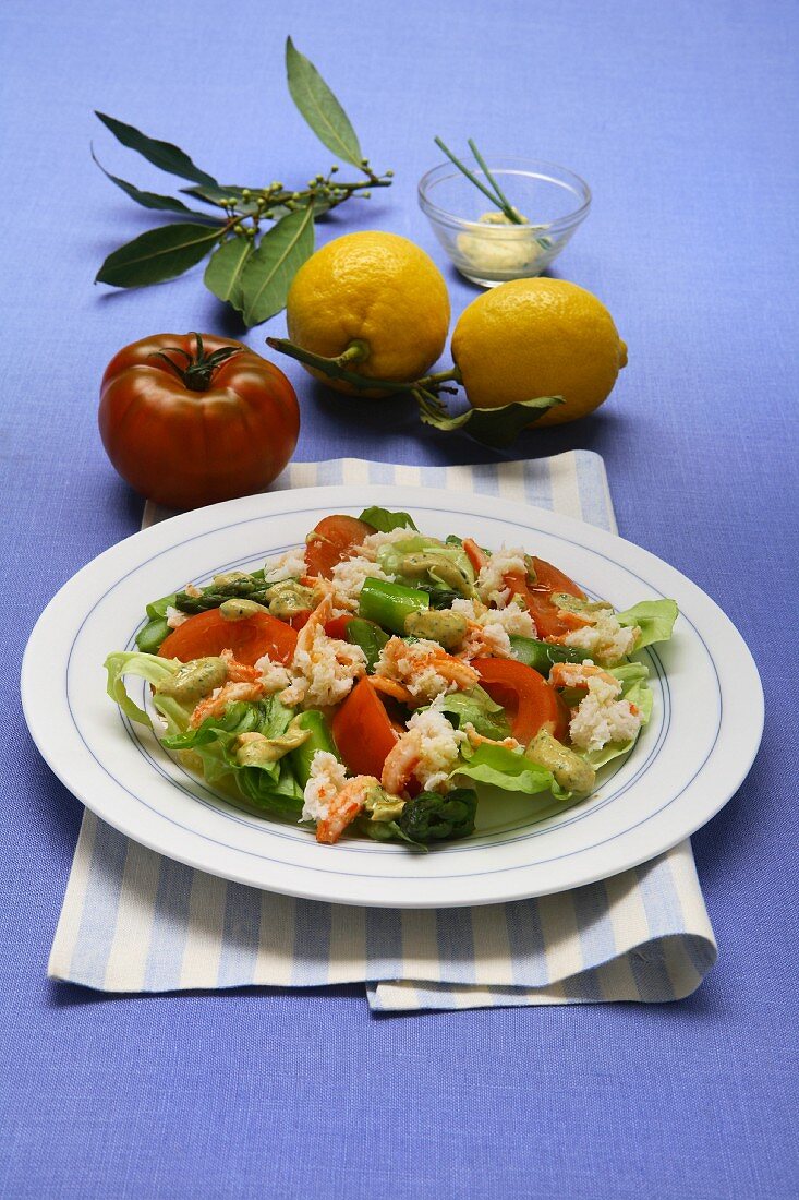 Gemüsesalat mit Krabbenfleisch