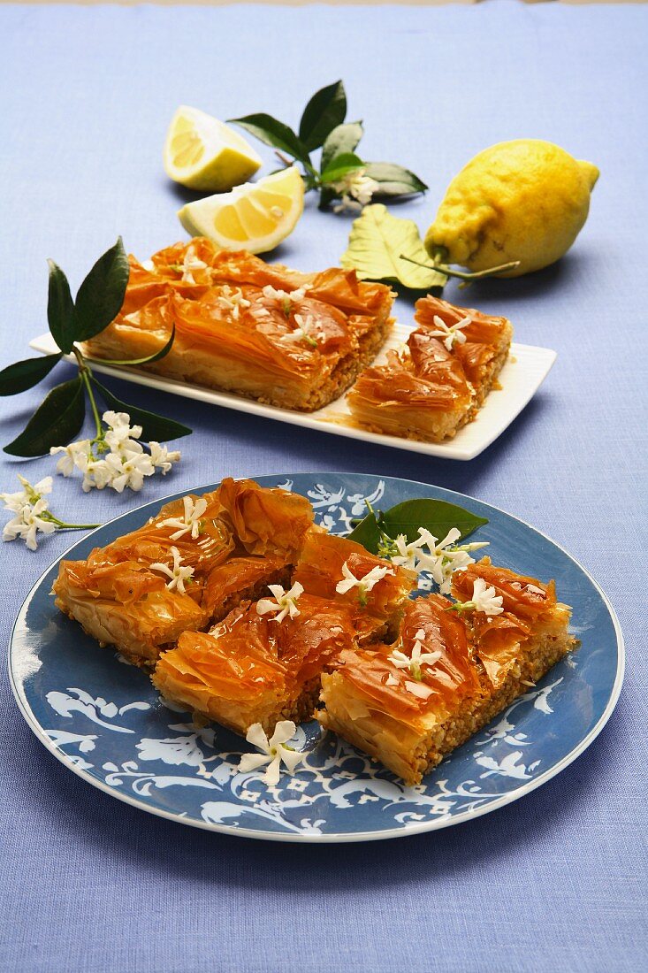 Baklava mit Pistazien und Orangenblüten
