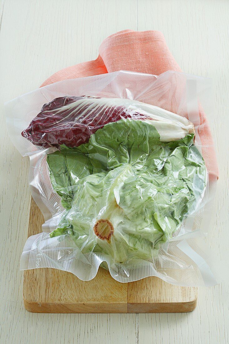 Lettuce and radicchio, vacuum-packed