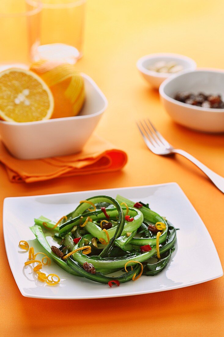 Braised catalogna with raisins and oranges (Italy)