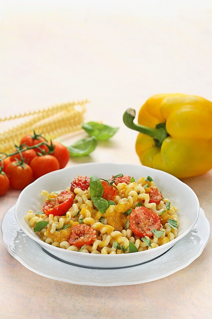 Fusilli with pepper cream and tomatoes