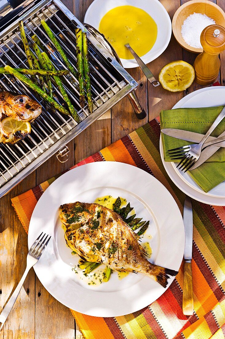 Grilled snapper with green asparagus