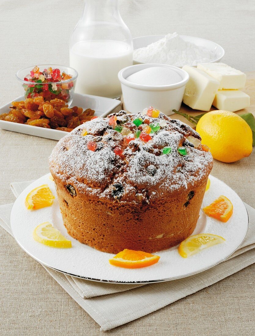 Bensone (sponge cake from Modena, Italy) with sultanas and candied fruits