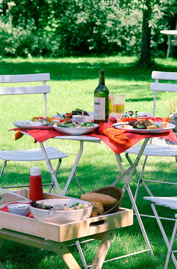 Lunch in the garden with wine.