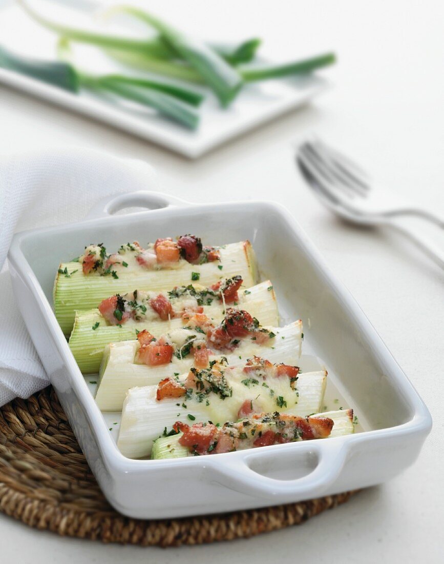 Gratinated leek with cheese and bacon