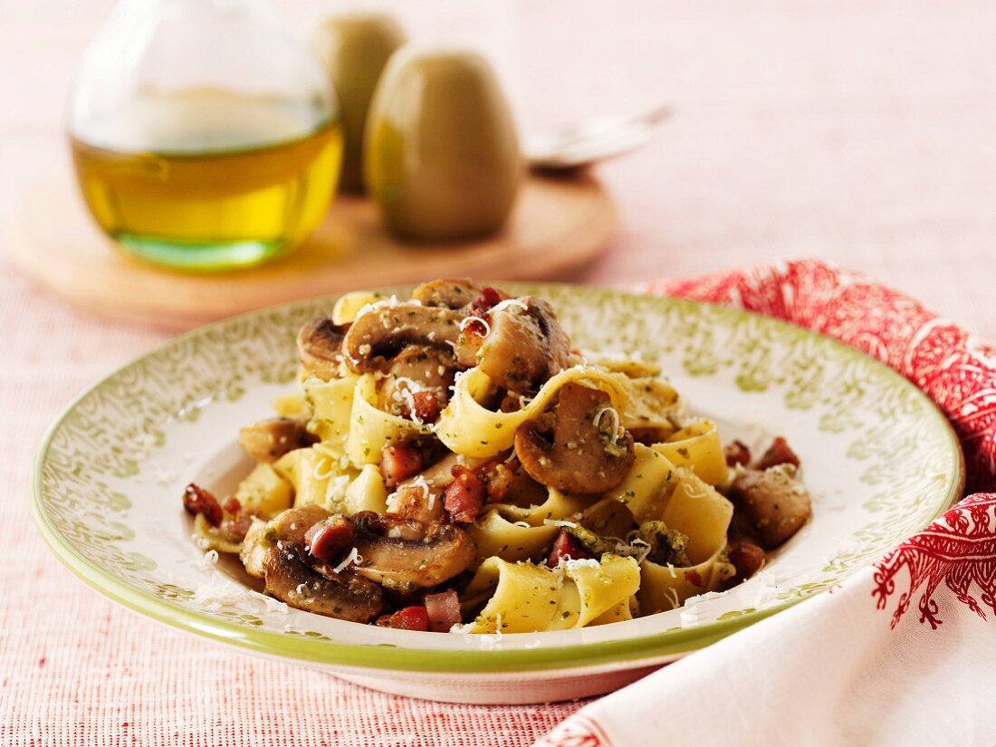 Pappardelle with mushrooms and bacon