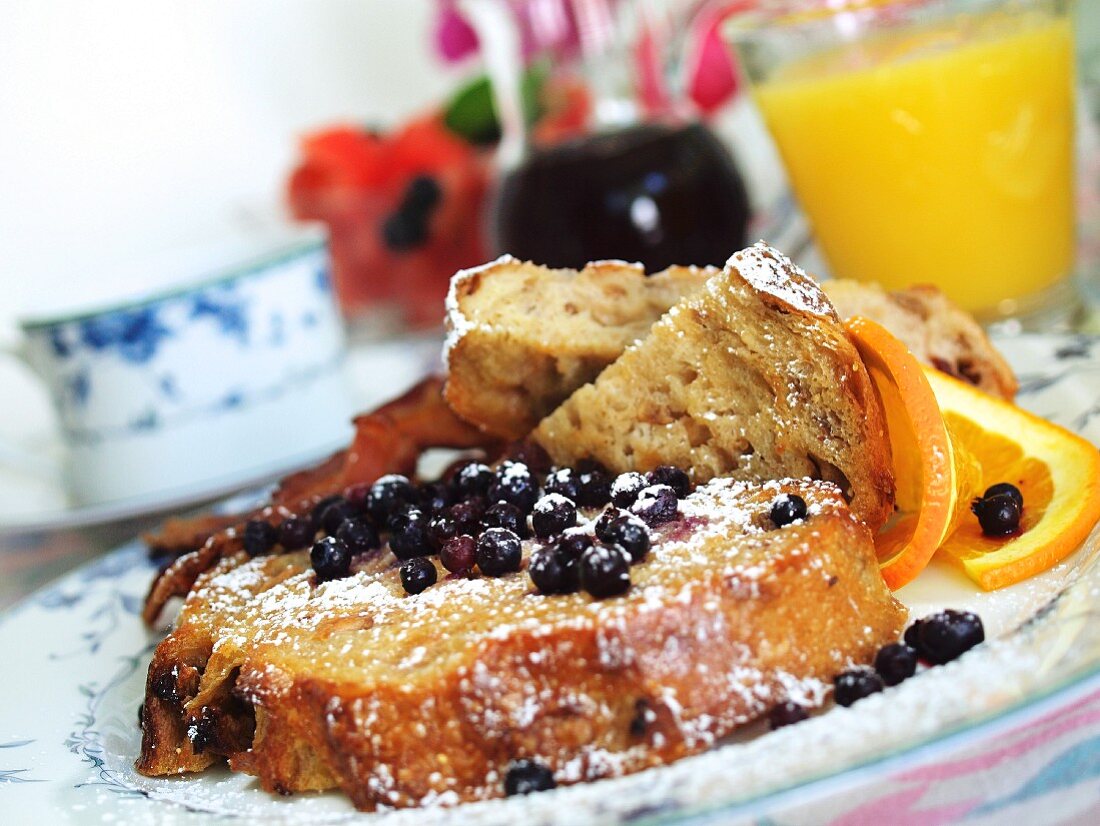French Toast with Blueberries and Powdered Sugar