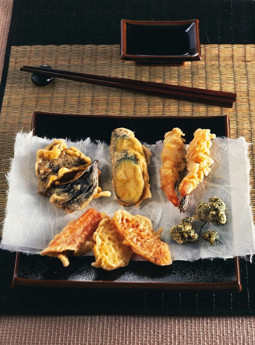 Tempura mit Gemüse und Garnelen (Japan)