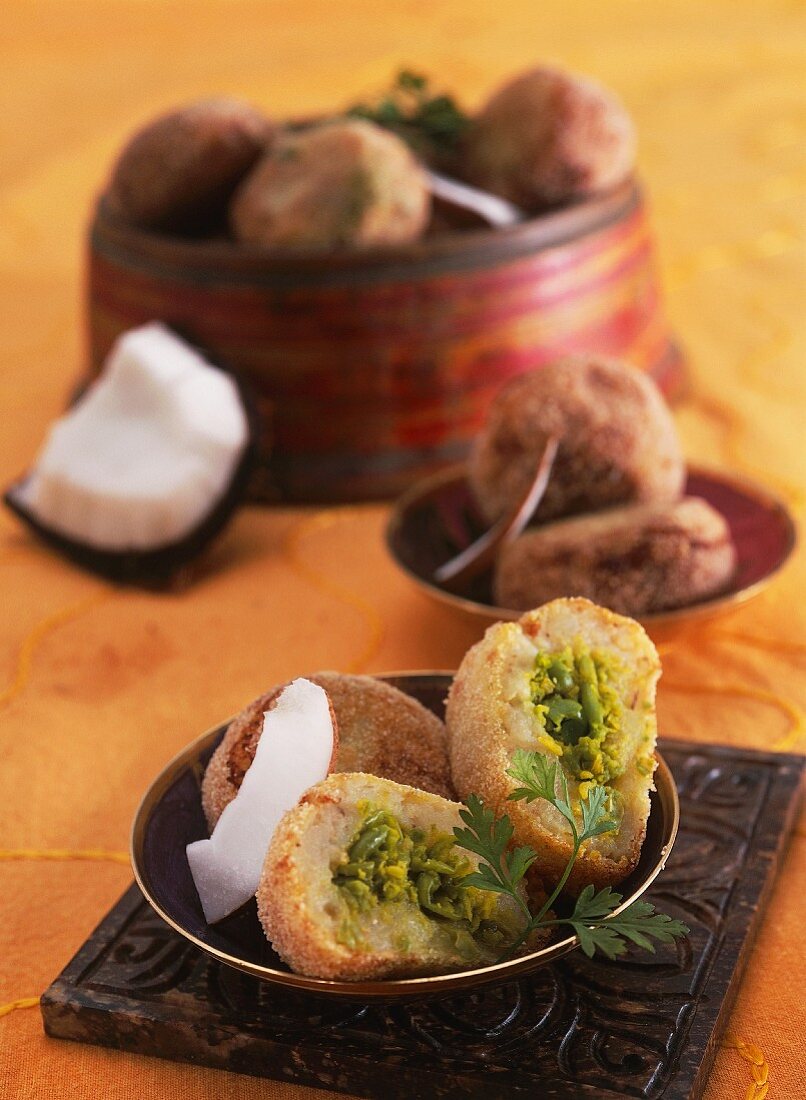 Kartoffelkroketten mit Erbsenfüllung (Indien)