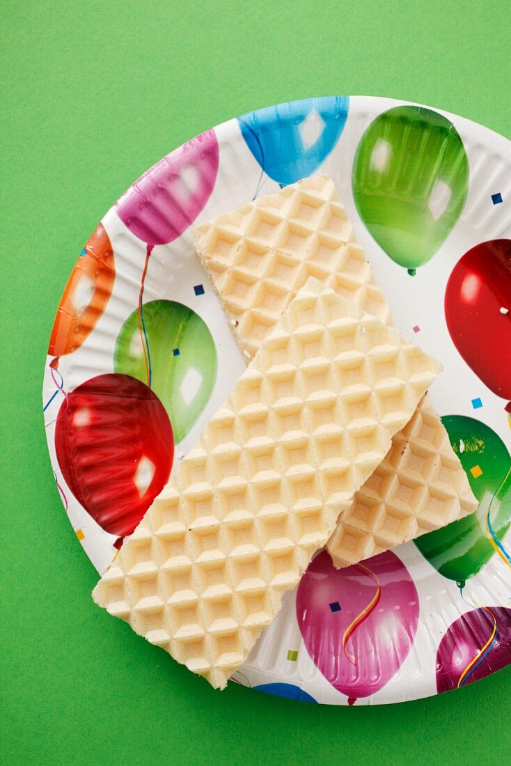 Marshmallow wafers on a colourful plate