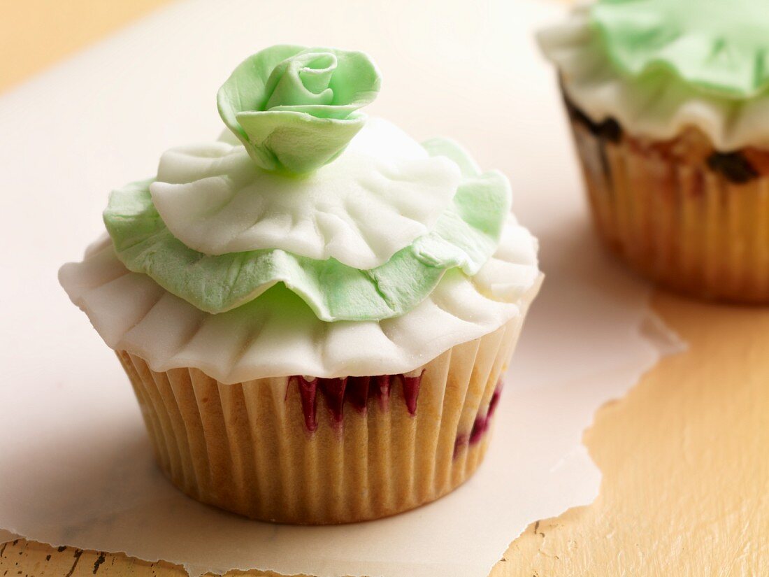 Cupcakes with fondant roses