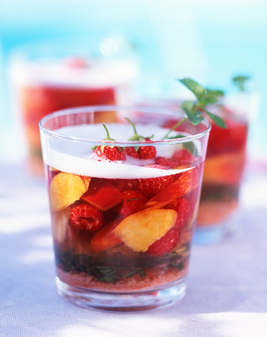 Peaches and strawberries in champagne jelly with mint