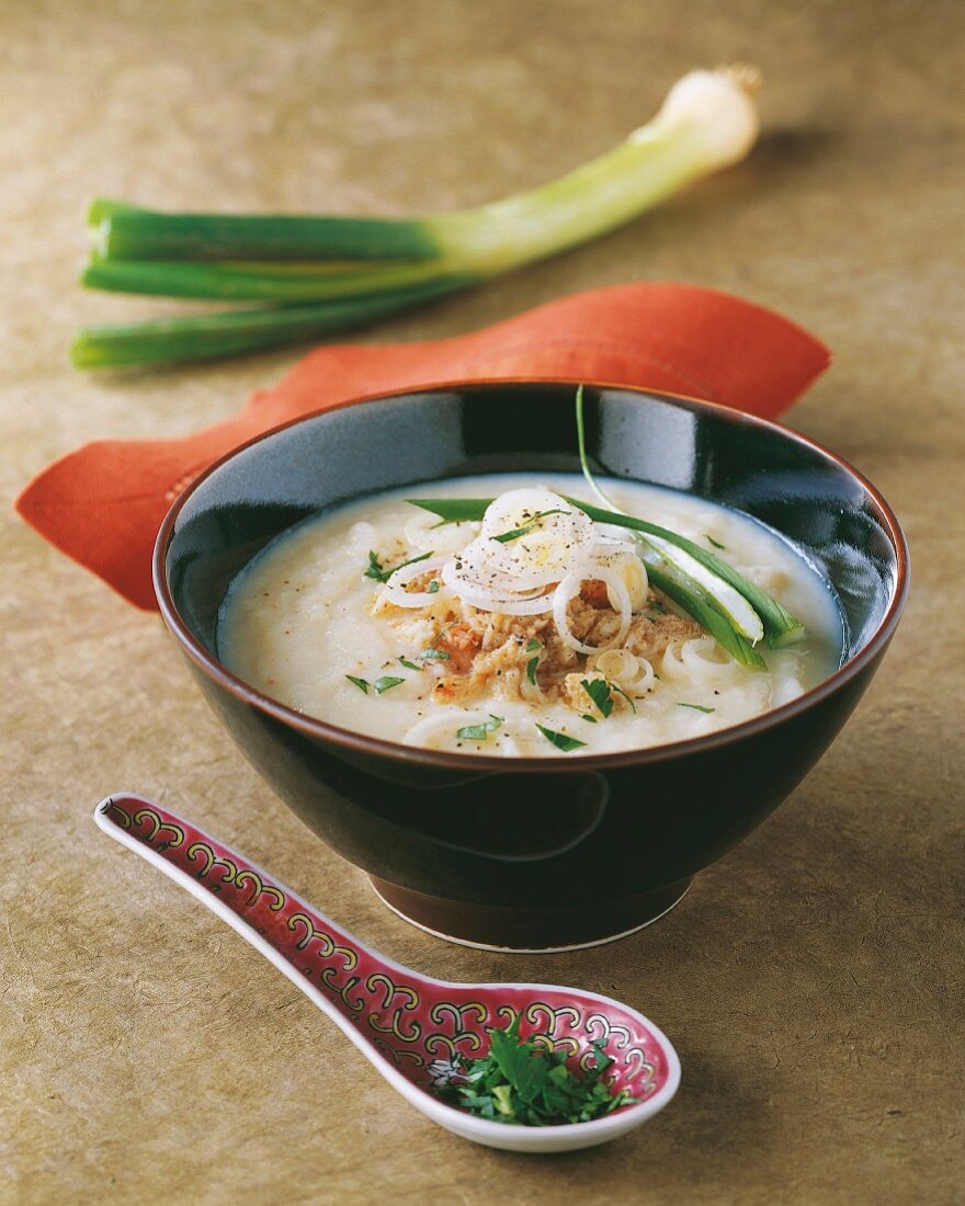 Tapioca soup with spring onions (Vietnam)