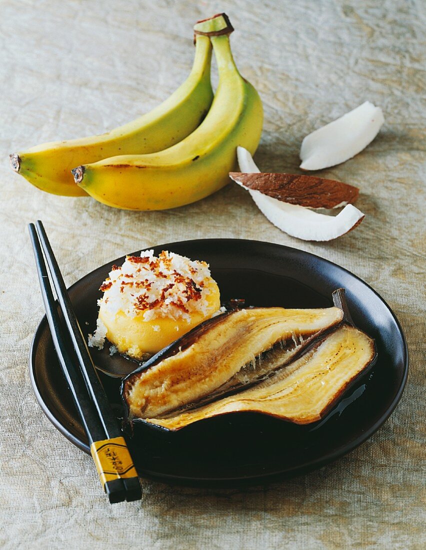 Fried banana with ice cream and coconut (Thailand)