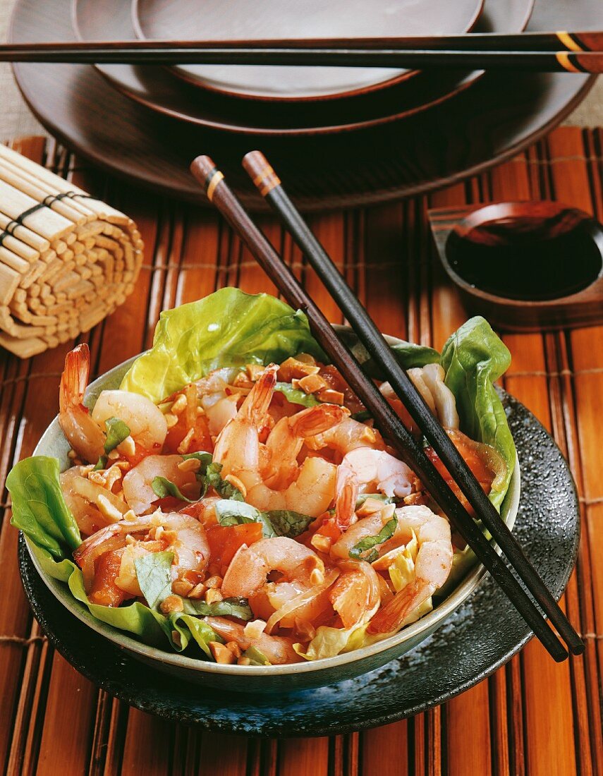 Papaya salad with prawns (Thailand)