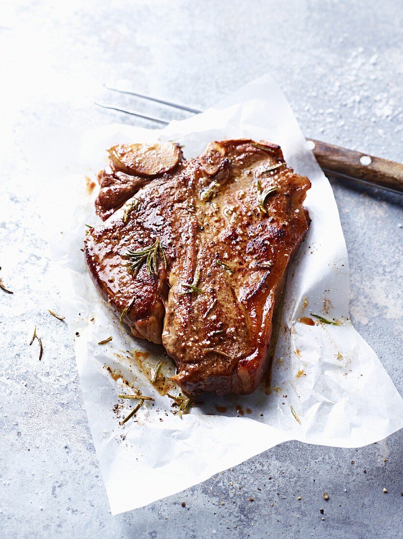 T-Bone-Steak mit Rosmarin