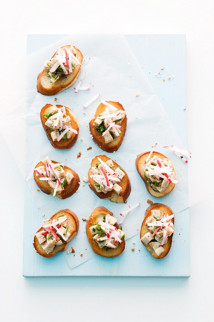 Crostini mit Weisswurststückchen