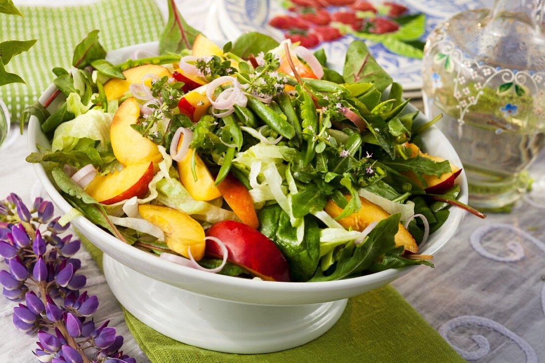 Mixed leaf salad with nectarines