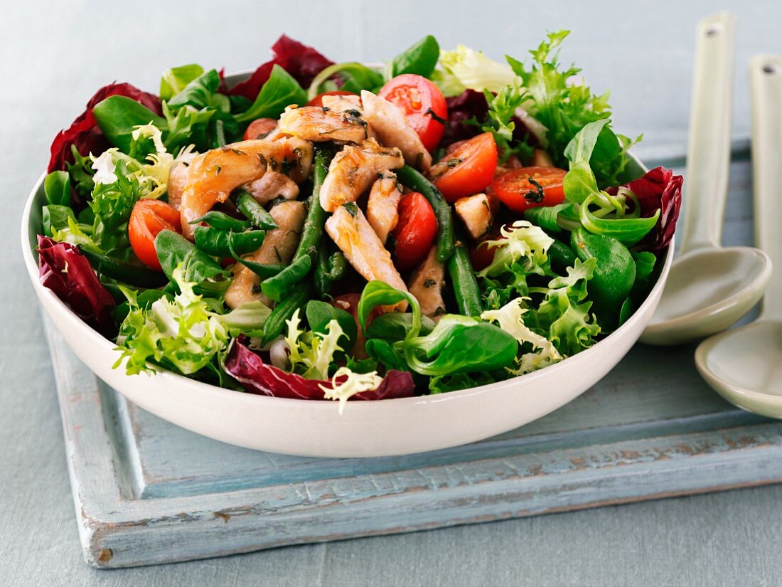 Spring salad with chicken and tomatoes