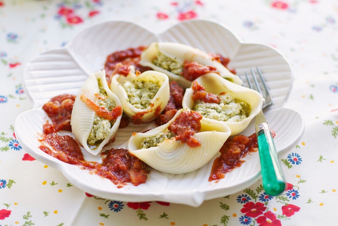 Shell pasta with a tofu and pesto filling and tomato sauce