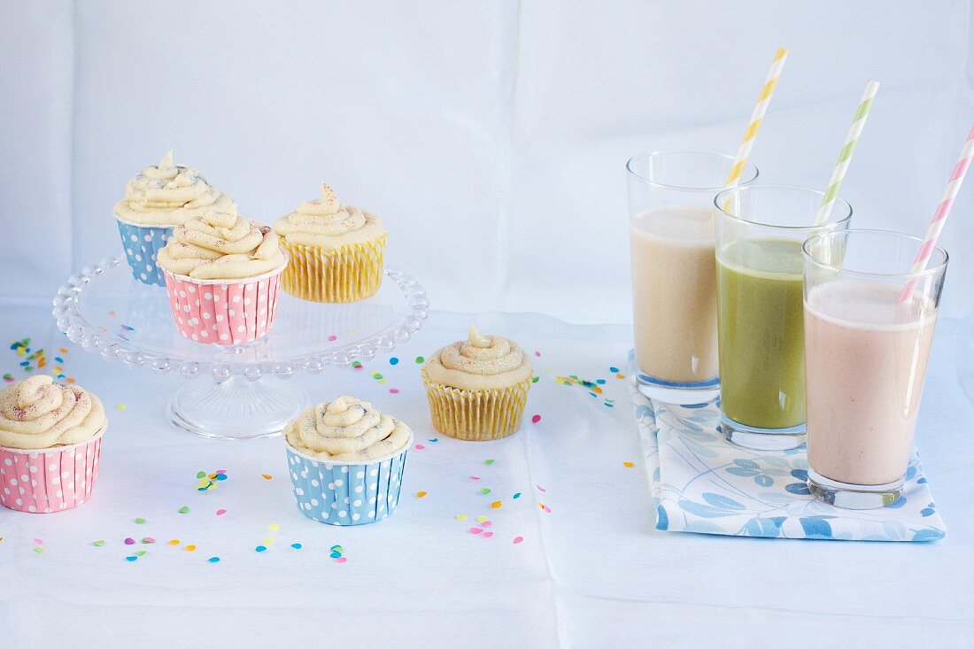 Smoothies and cupcakes for a party