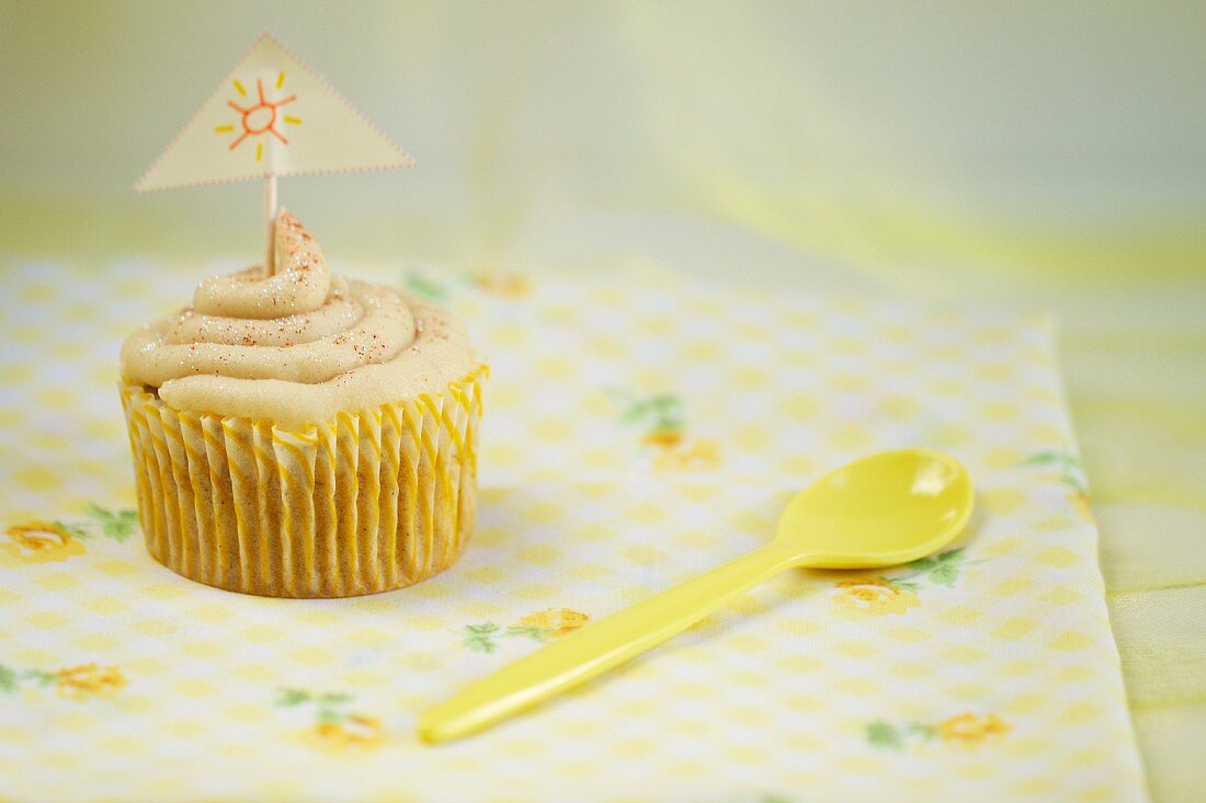 A vanilla cupcake