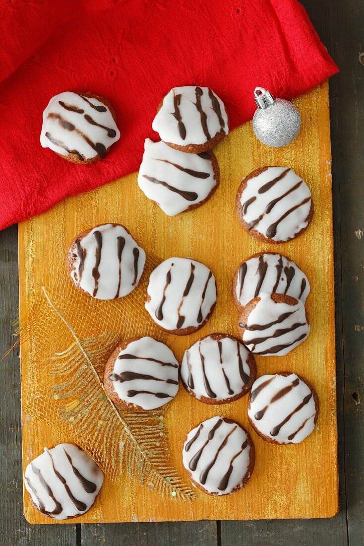 Iced ginger biscuits for Christmas