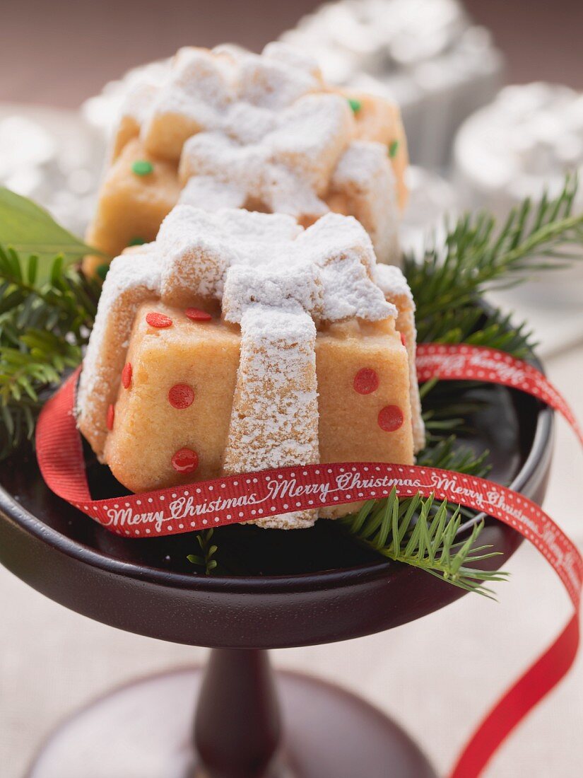 Mini parcel cakes for Christmas